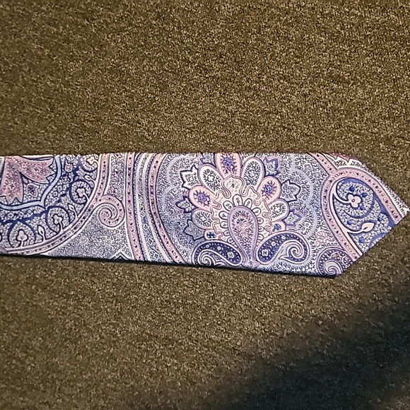 Tommy Hilfiger tie - Picture 2 of 3